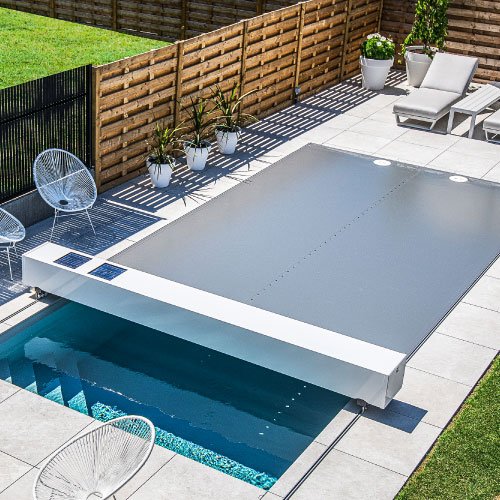 Pool cover in white and grey