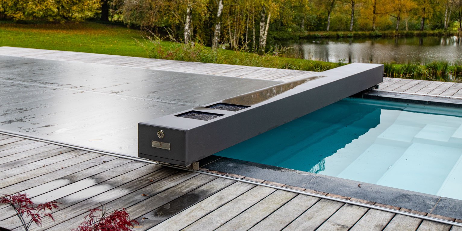 Coverseal pool cover custom installation - Exclusively distributed in the USA by Cover Dream