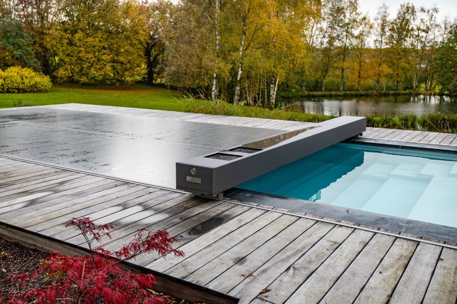 Pool cover Coverseal in grey - Half ope and Half closed, fall seasan - Cover Dream distribution in the USA